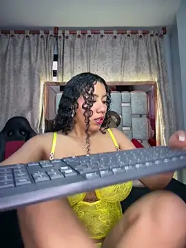 Snapshot of serena_willow chatting on 05.06.26 serena willow online show from 05.06.26