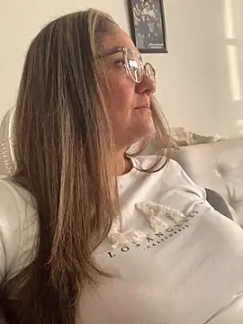 Snapshot of gabiTetas chatting on 12.15.24 gabiTetas online show from 12.15.24