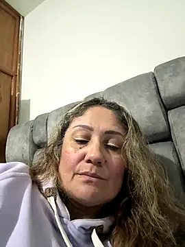 Snapshot of gabiTetas chatting on 09.18.25 gabiTetas online show from 09.18.25