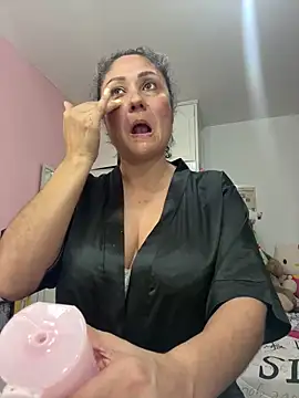 Snapshot of gabiTetas chatting on 09.26.25 gabiTetas online show from 09.26.25