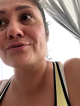 Snapshot of gabiTetas chatting on 10.05.25 gabiTetas online show from 10.05.25