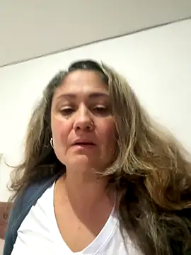 Snapshot of gabiTetas chatting on 10.10.25 gabiTetas online show from 10.10.25