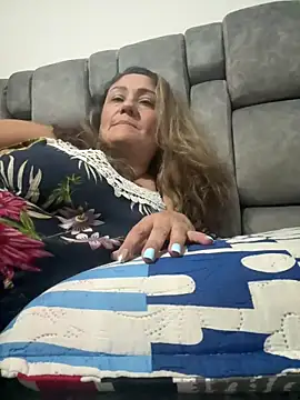 Snapshot of gabiTetas chatting on 10.13.25 gabiTetas online show from 10.13.25