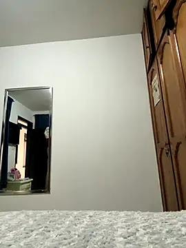 Snapshot of gabiTetas chatting on 10.17.25 gabiTetas online show from 10.17.25