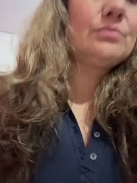 Snapshot of gabiTetas chatting on 10.18.25 gabiTetas online show from 10.18.25