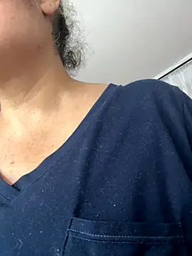 Snapshot of gabiTetas chatting on 10.26.25 gabiTetas online show from 10.26.25