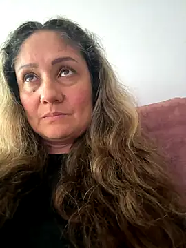 Snapshot of gabiTetas chatting on 11.22.25 gabiTetas online show from 11.22.25