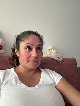 Snapshot of gabiTetas chatting on 12.18.25 gabiTetas online show from 12.18.25