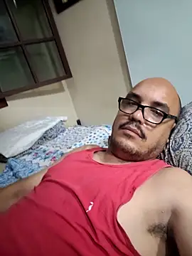 Snapshot of RobertoBuzios22 chatting on 03.15.25 RobertoBuzios22 online show from 03.15.25