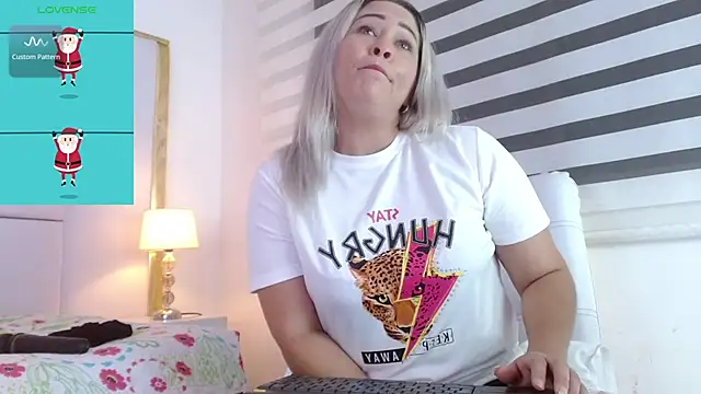 Snapshot of WANDAFOXX1 chatting on 01.08.25 WANDAFOXX1 online show from 01.08.25