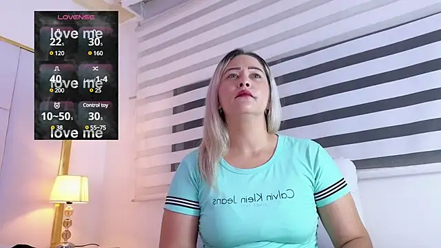 Snapshot of WANDAFOXX1 chatting on 01.28.25 WANDAFOXX1 online show from 01.28.25