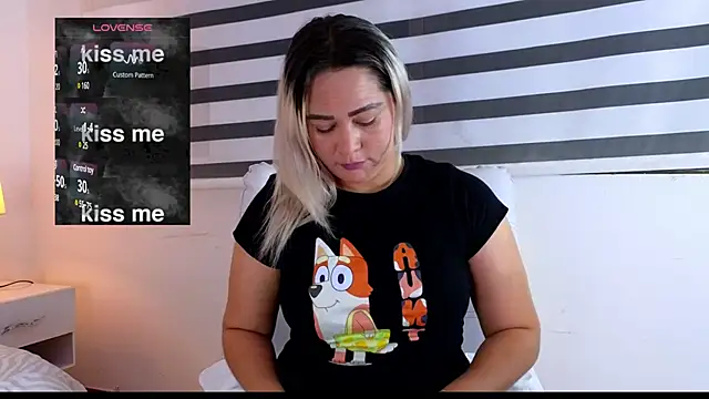 Snapshot of WANDAFOXX1 chatting on 01.30.25 WANDAFOXX1 online show from 01.30.25