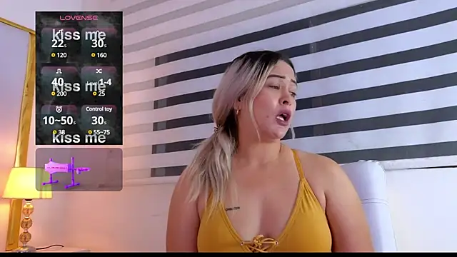 Snapshot of WANDAFOXX1 chatting on 01.30.25 WANDAFOXX1 online show from 01.30.25