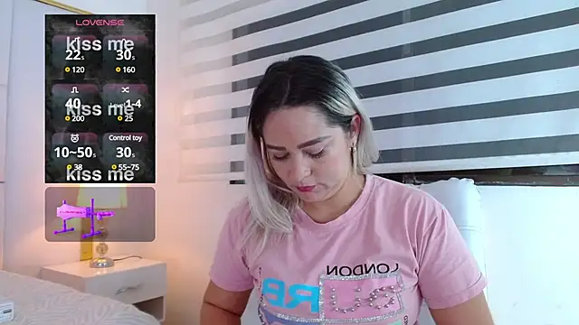 Snapshot of WANDAFOXX1 chatting on 01.31.25 WANDAFOXX1 online show from 01.31.25