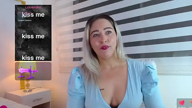 Snapshot of WANDAFOXX1 chatting on 02.01.25 WANDAFOXX1 online show from 02.01.25