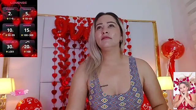 Snapshot of WANDAFOXX1 chatting on 02.15.25 WANDAFOXX1 online show from 02.15.25