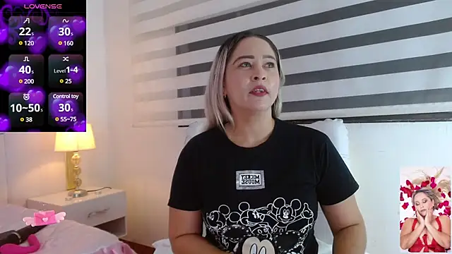Snapshot of WANDAFOXX1 chatting on 02.19.25 WANDAFOXX1 online show from 02.19.25