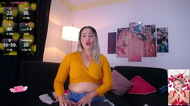 Snapshot of WANDAFOXX1 chatting on 03.23.25 WANDAFOXX1 online show from 03.23.25