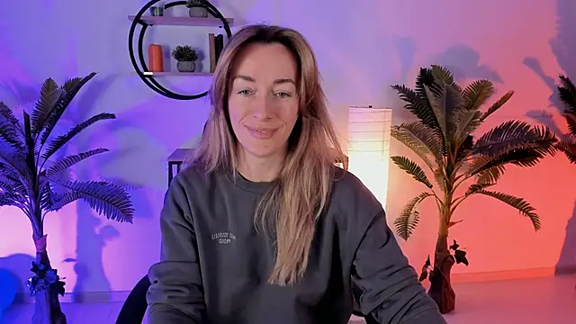 Snapshot of RebeccaMartinez chatting on 01.17.25 RebeccaMartinez online show from 01.17.25