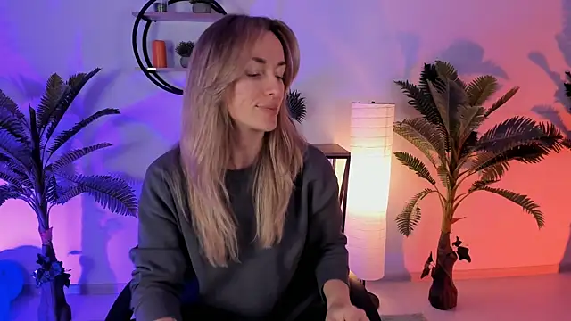 Snapshot of RebeccaMartinez chatting on 01.17.25 RebeccaMartinez online show from 01.17.25