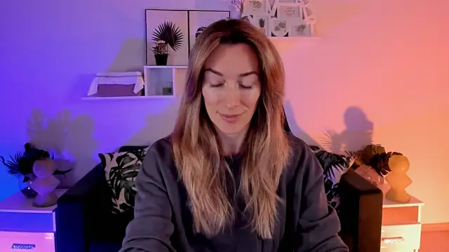 Snapshot of RebeccaMartinez chatting on 01.18.25 RebeccaMartinez online show from 01.18.25