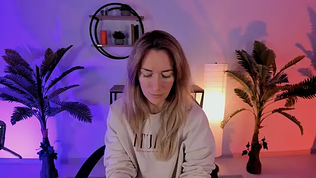 Snapshot of RebeccaMartinez chatting on 01.20.25 RebeccaMartinez online show from 01.20.25