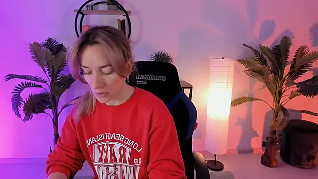 Snapshot of RebeccaMartinez chatting on 02.03.25 RebeccaMartinez online show from 02.03.25