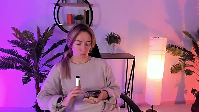 Snapshot of RebeccaMartinez chatting on 02.09.25 RebeccaMartinez online show from 02.09.25