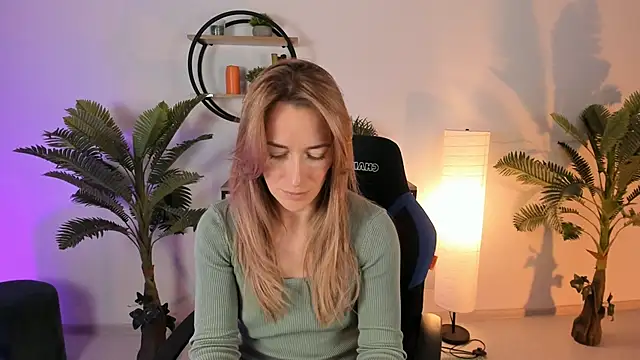 Snapshot of RebeccaMartinez chatting on 02.13.25 RebeccaMartinez online show from 02.13.25