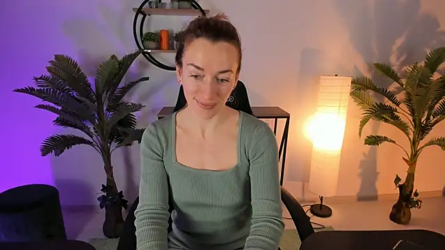 Snapshot of RebeccaMartinez chatting on 02.14.25 RebeccaMartinez online show from 02.14.25