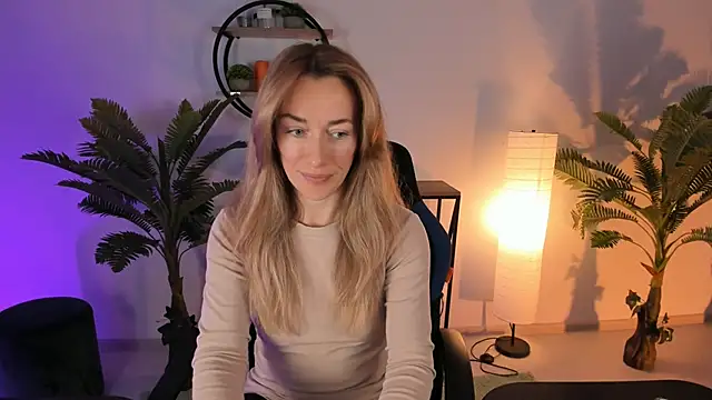 Snapshot of RebeccaMartinez chatting on 02.15.25 RebeccaMartinez online show from 02.15.25