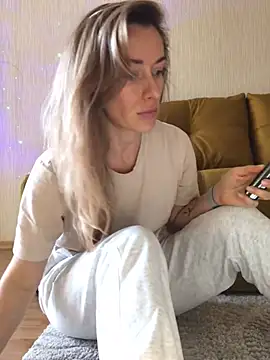 Snapshot of RebeccaMartinez chatting on 03.01.25 RebeccaMartinez online show from 03.01.25