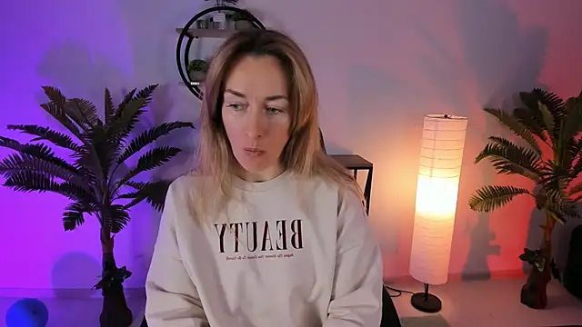 Snapshot of RebeccaMartinez chatting on 03.02.25 RebeccaMartinez online show from 03.02.25