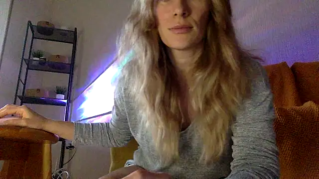 Snapshot of RebeccaMartinez chatting on 03.12.25 RebeccaMartinez online show from 03.12.25