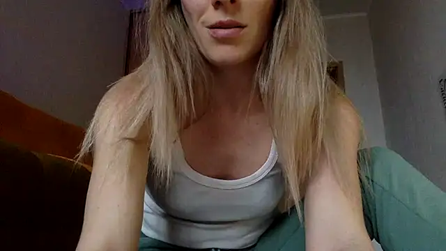 Snapshot of RebeccaMartinez chatting on 03.17.25 RebeccaMartinez online show from 03.17.25