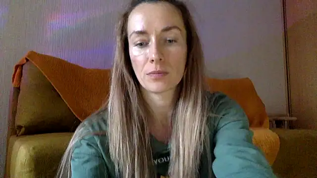 Snapshot of RebeccaMartinez chatting on 03.17.25 RebeccaMartinez online show from 03.17.25