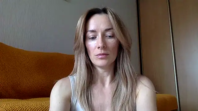 Snapshot of RebeccaMartinez chatting on 03.18.25 RebeccaMartinez online show from 03.18.25