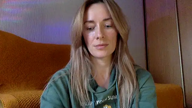 Snapshot of RebeccaMartinez chatting on 03.18.25 RebeccaMartinez online show from 03.18.25