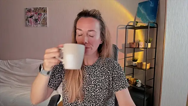 Snapshot of RebeccaMartinez chatting on 09.13.25 RebeccaMartinez online show from 09.13.25