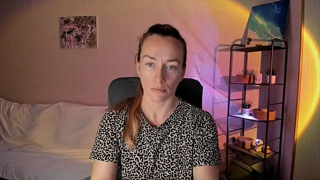 Snapshot of RebeccaMartinez chatting on 09.15.25 RebeccaMartinez online show from 09.15.25