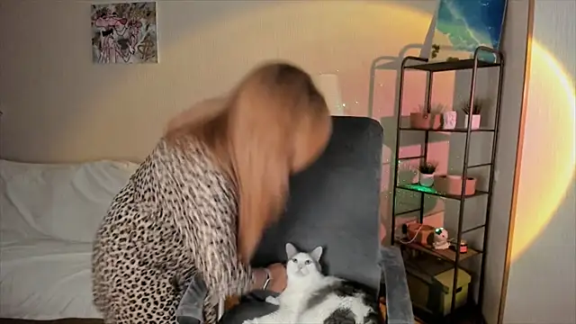 Snapshot of RebeccaMartinez chatting on 09.29.25 RebeccaMartinez online show from 09.29.25