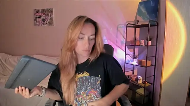 Snapshot of RebeccaMartinez chatting on 10.03.25 RebeccaMartinez online show from 10.03.25