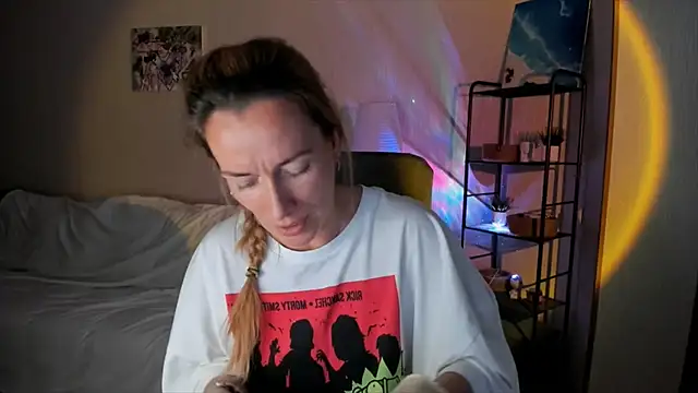 Snapshot of RebeccaMartinez chatting on 10.10.25 RebeccaMartinez online show from 10.10.25