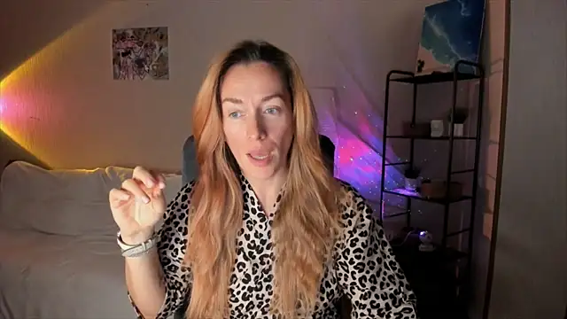 Snapshot of RebeccaMartinez chatting on 10.23.25 RebeccaMartinez online show from 10.23.25