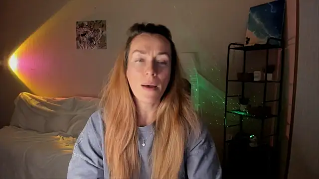 Snapshot of RebeccaMartinez chatting on 10.26.25 RebeccaMartinez online show from 10.26.25