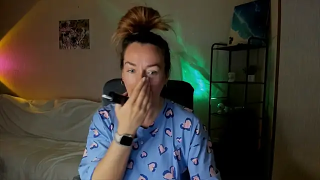 Snapshot of RebeccaMartinez chatting on 11.24.25 RebeccaMartinez online show from 11.24.25