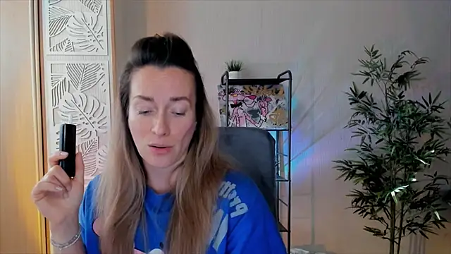 Snapshot of RebeccaMartinez chatting on 02.02.26 RebeccaMartinez online show from 02.02.26