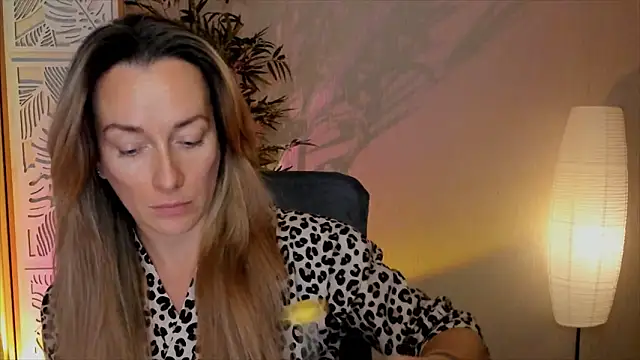 Snapshot of RebeccaMartinez chatting on 02.07.26 RebeccaMartinez online show from 02.07.26