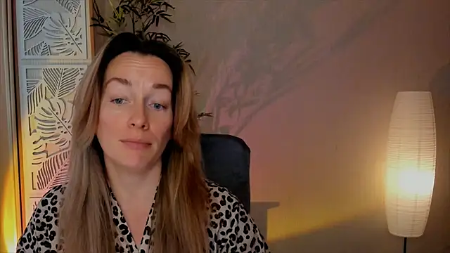 Snapshot of RebeccaMartinez chatting on 02.11.26 RebeccaMartinez online show from 02.11.26