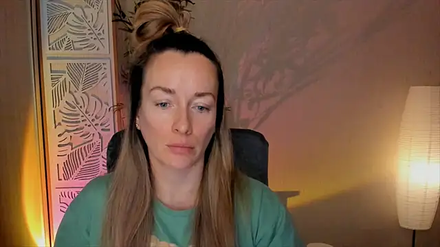 Snapshot of RebeccaMartinez chatting on 02.14.26 RebeccaMartinez online show from 02.14.26